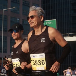 世界杯手机高清观看平台-四战港马带“银发艺人团”一起完赛，周润发是推广跑步的典范